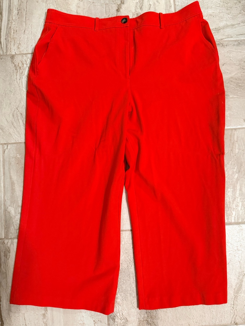 Women’s Red Cropped Pants